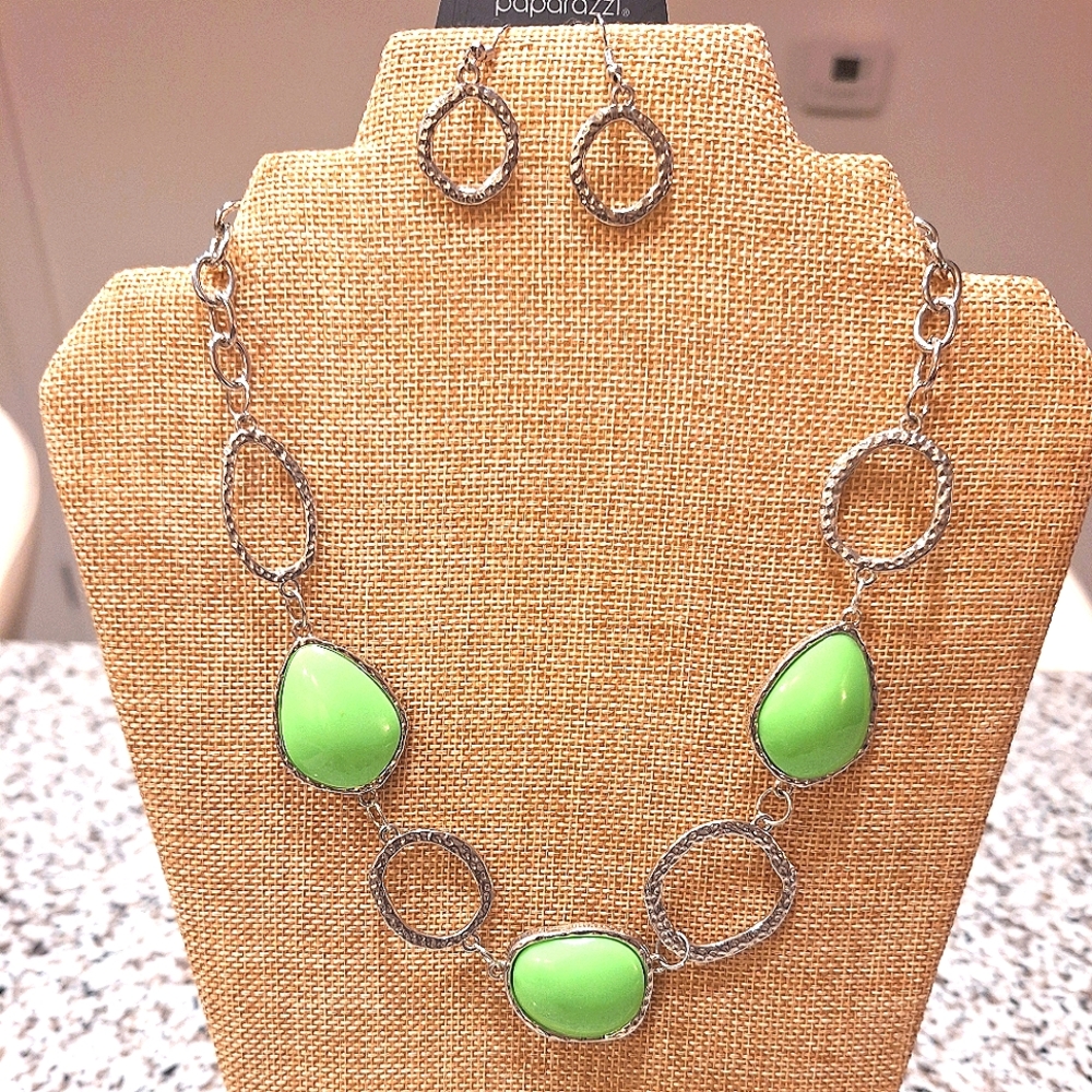 Beach Flavor Green Necklace and Earrings set